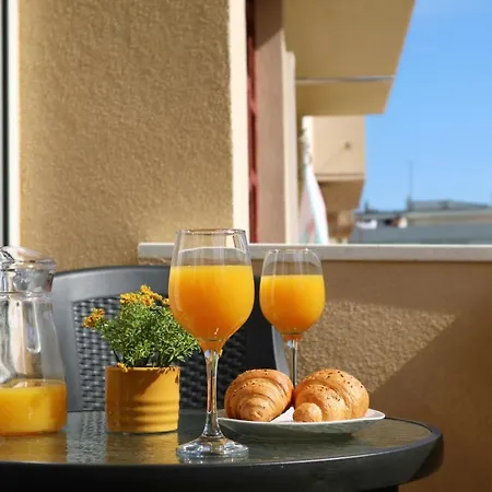 Honeycomb - Free Parking Apartment
